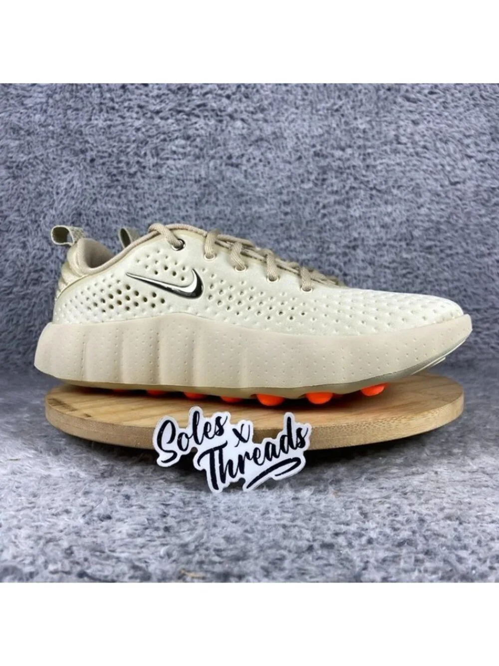 Nike Mind 002 Pregame Shoes Size 9.5 Men Light Khaki Hyper Crimson HQ4308-200